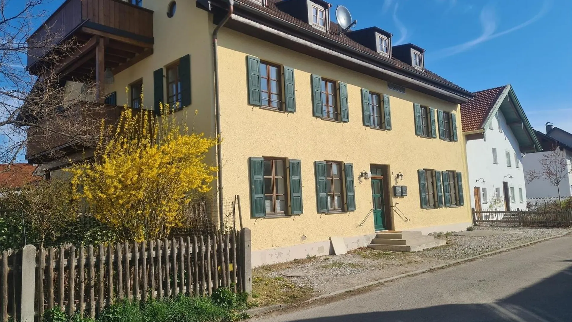 Charmante Altbauwohnung Mit Flair In Polling